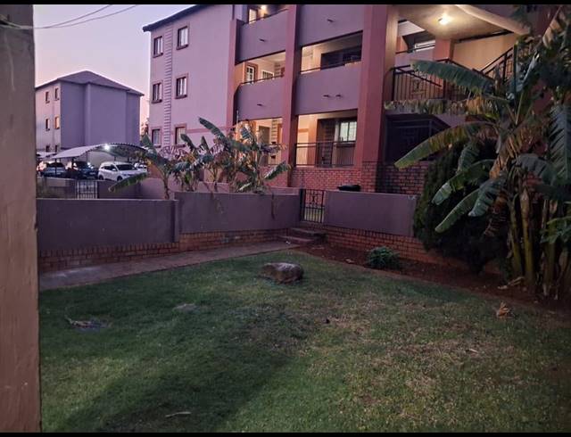 2 BEDROOM TOWNHOUSE FOR SALE IN CASTLEVIEW